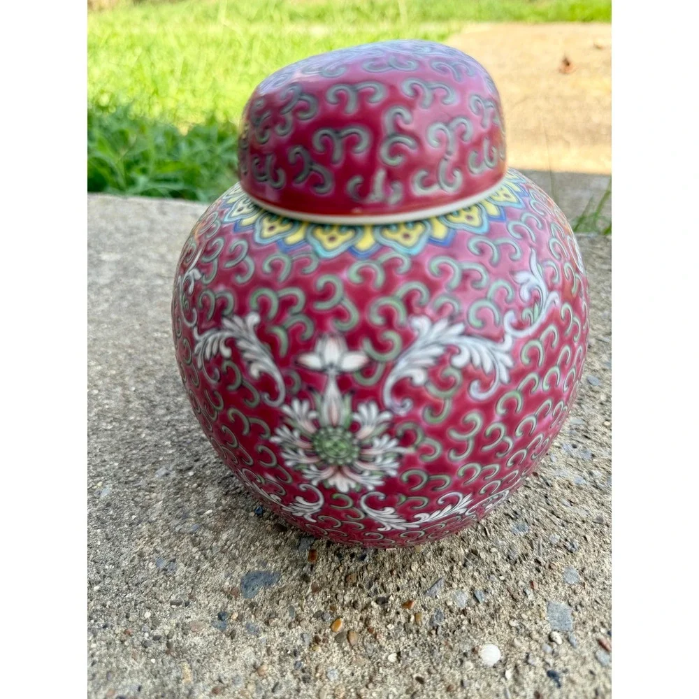 Vintage Chinese Famille Rose Ginger Jar Pink Porcelain Floral Lidded Urn 5.5in